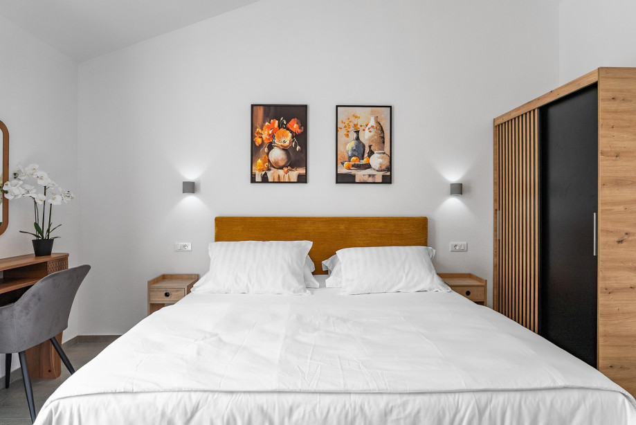 Bedroom No.2 (15sqm) with a King-size bed, TV and air conditioning