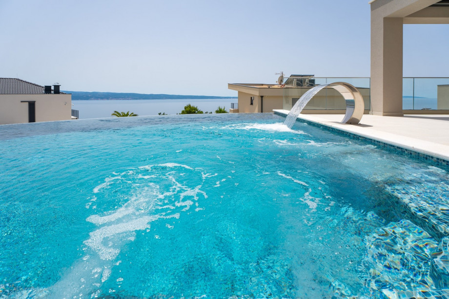 Private, heated infinity pool with hydromassage