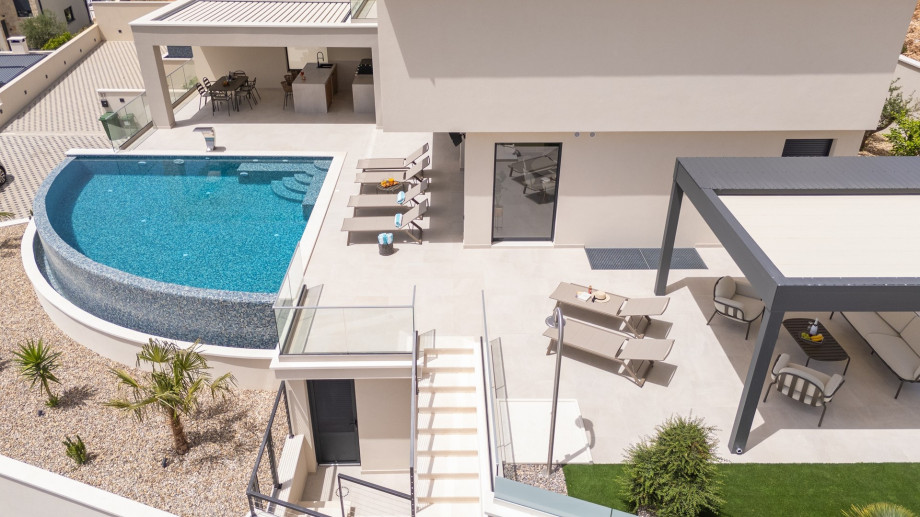 Situated on a 620 square meter private property