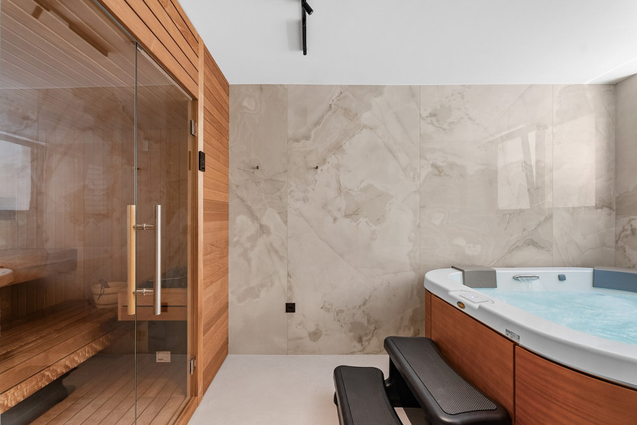 Spa Zone features a Finnish sauna, a hot tub, free WiFi, air conditioning