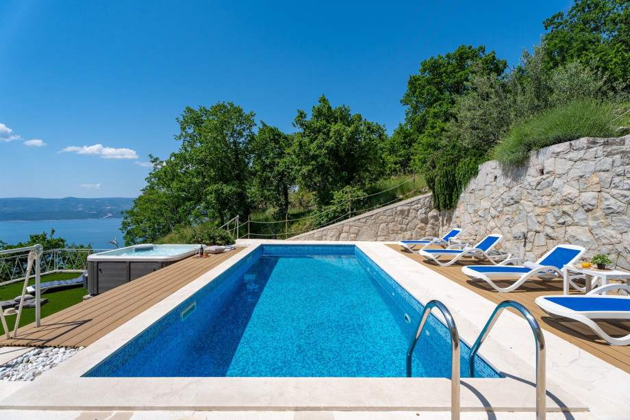 Private swimming pool 24m2 with sun deck area