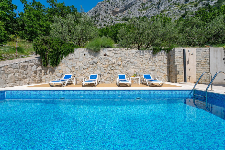 Sun terrace surrounded by Mediterranean plants