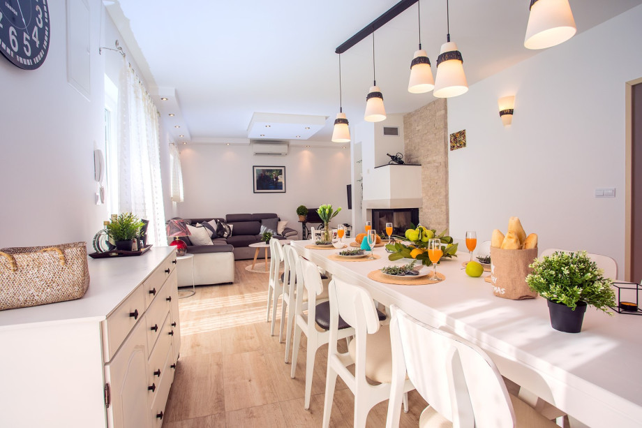 Fully equipped kitchen, spacious dining and living area with fireplace