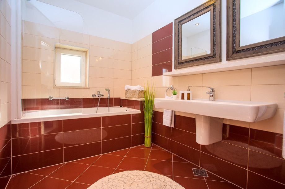 Bathroom with a bathtub and double sink