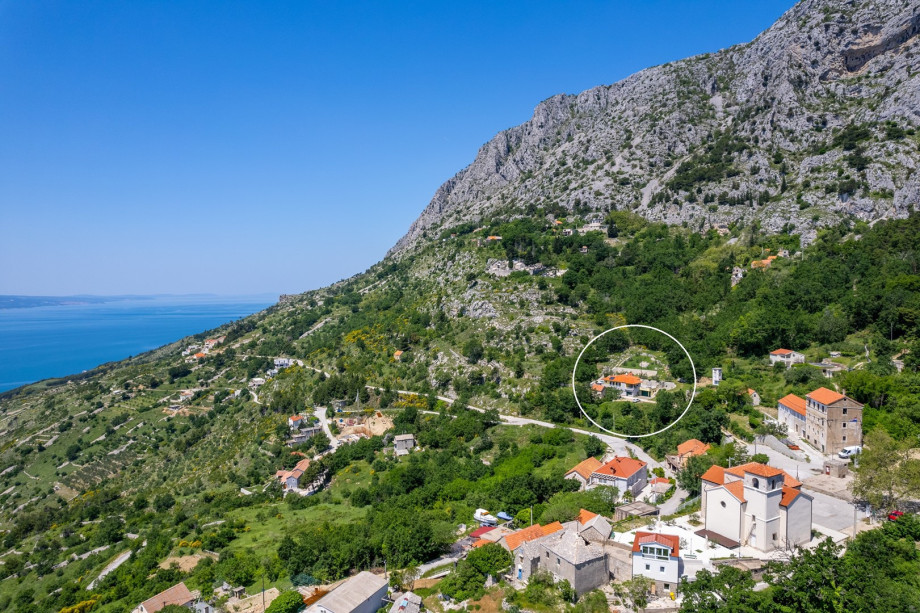 Villa Maruncela, offers a Pool, BBQ and a great sea view