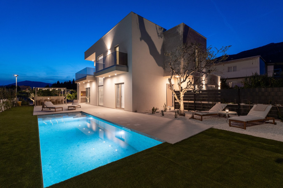 Carefully placed lighting completes the perfect experience of Dalmatian summer evenings