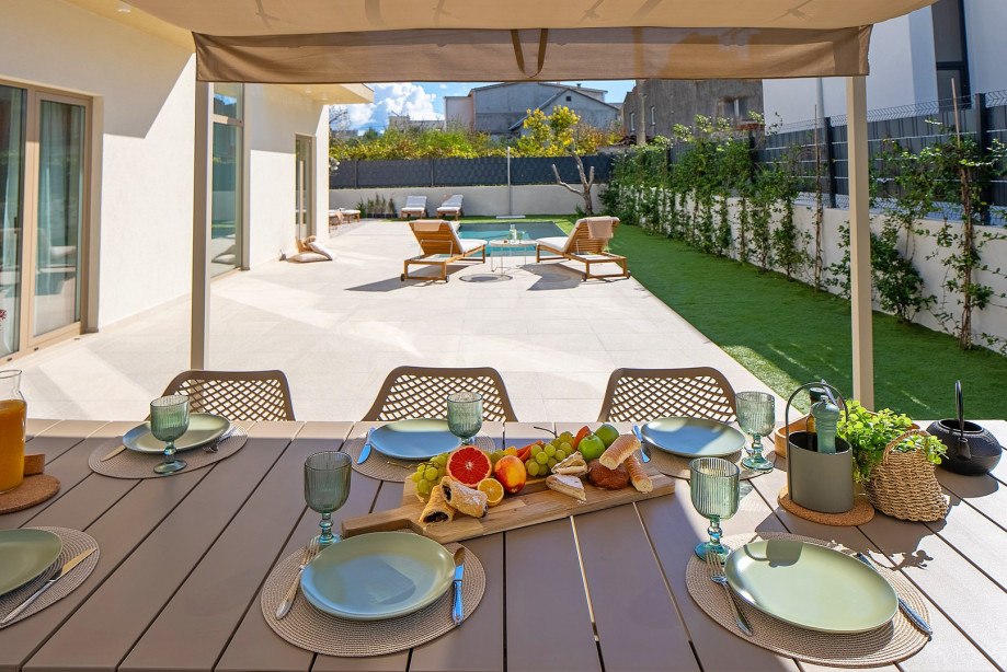 Schattiger Essbereich im Freien