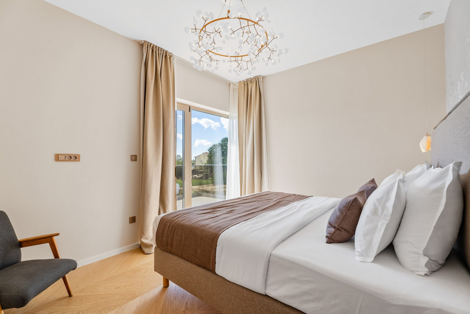 Master bedroom No. 1 has a king-size bed measuring 180 cm by 200 cm