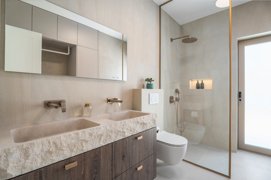 The 5.5 square meter family bathroom has a shower and two sinks