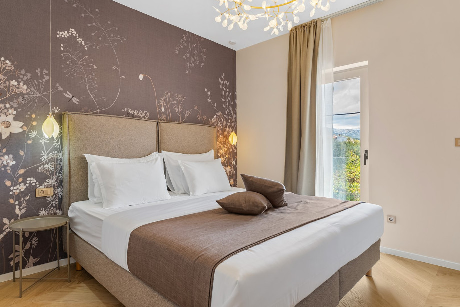 Schlafzimmer Nr. 3 (14 qm - Ost) verfügt über ein Kingsize-Bett mit den Maßen 180 cm x 200 cm