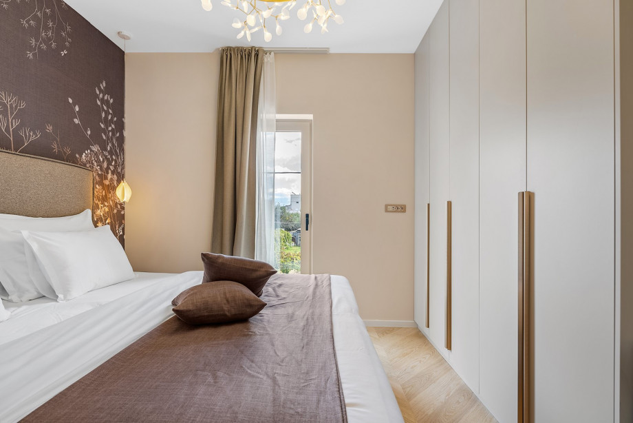 Bedroom No.3 has a east-facing neighborhood views.