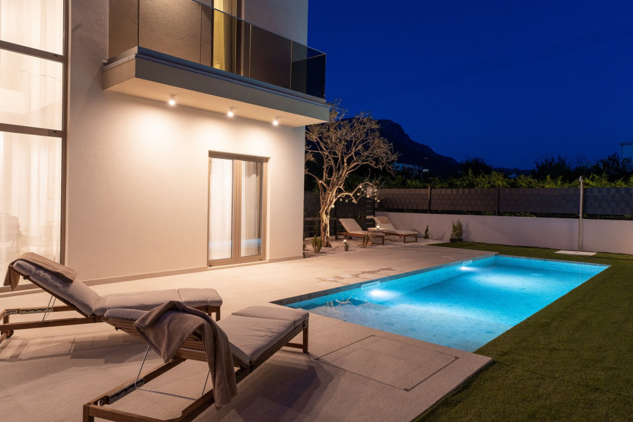 Relax and enjoy a glass of wine on hot summer evenings