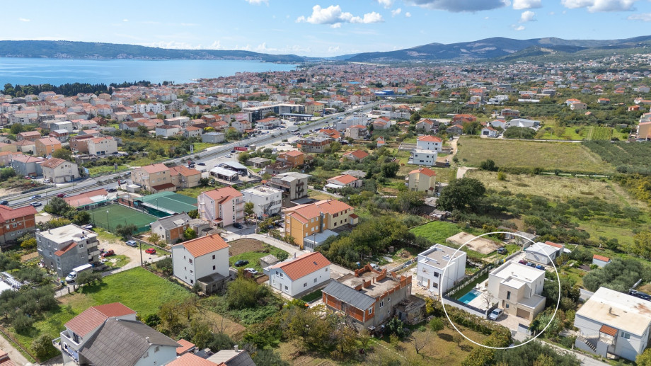 Marked position of the villa Veluri