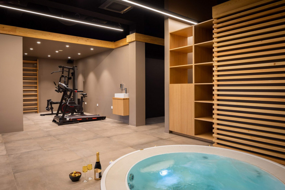 Level 1: The wellness area of 89 sqm offers a Gym with a Multifunctional workout machine, Treadmill, and a Stationary Bicycle.