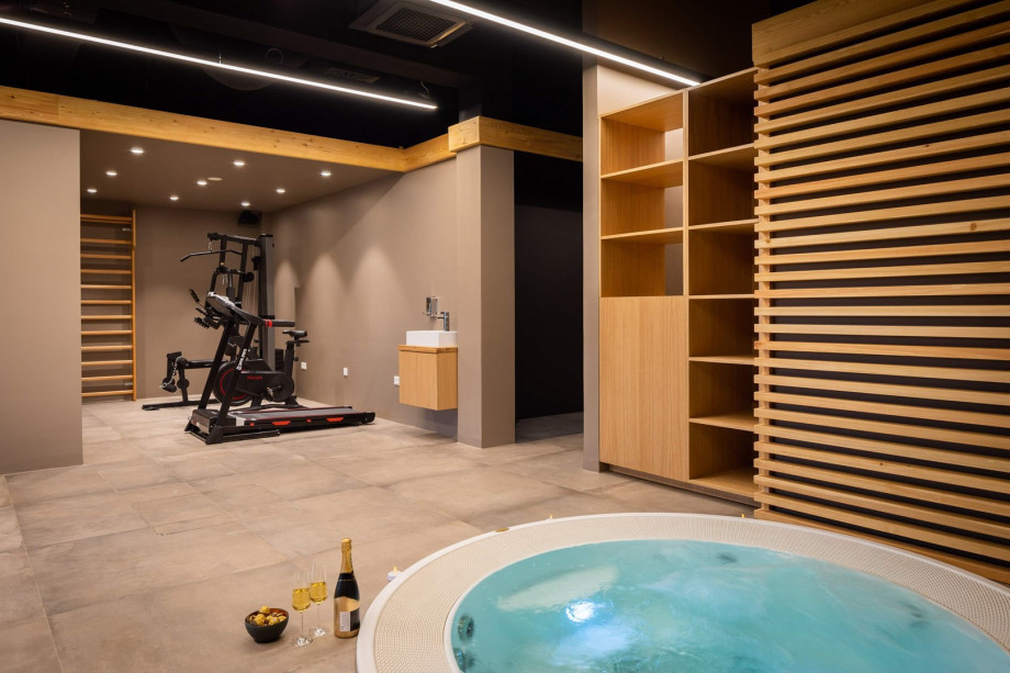 Level 1: The wellness area of 89 sqm offers a Gym with a Multifunctional workout machine, Treadmill, and a Stationary Bicycle.