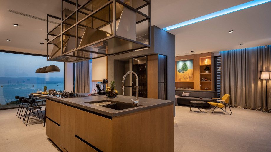 There is a very high standard fully fitted kitchen with prestige appliances and a dining area for 8 people, with amazing sea views.