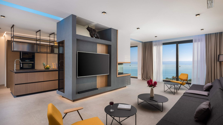 The Indoor area contains a spacious 85 sqm living area.