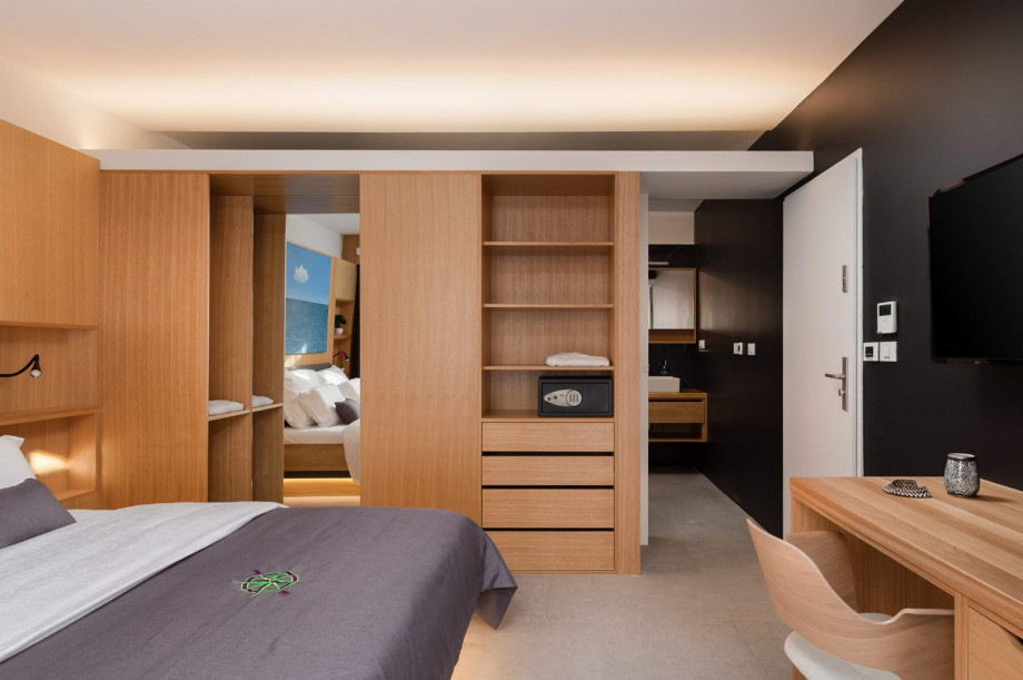 Bedroom No1 offers a TV, a fitted wardrobe, and an en-suite bathroom.