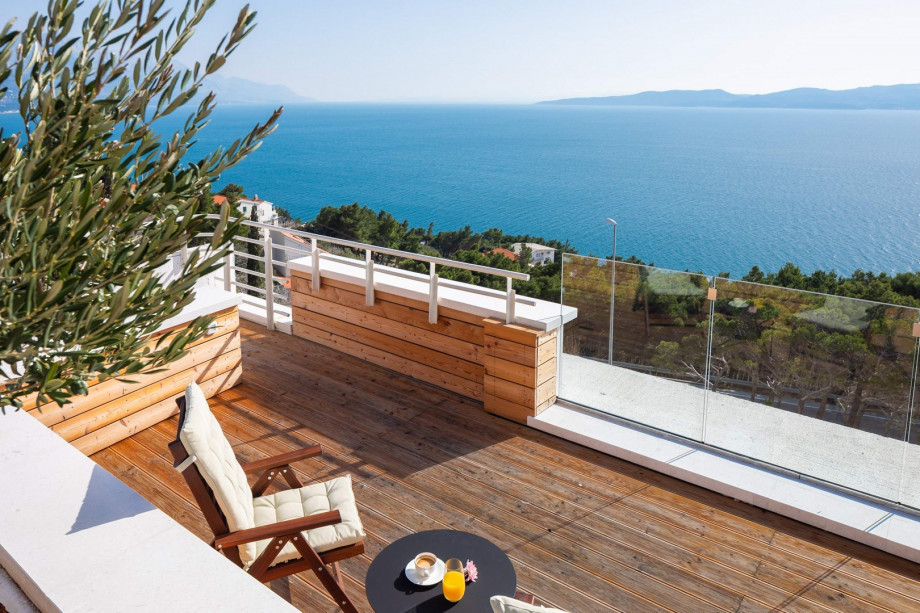 This magnificent property is luxurious all the way and features everything you expect from a smart, upscale property of the 21st century.