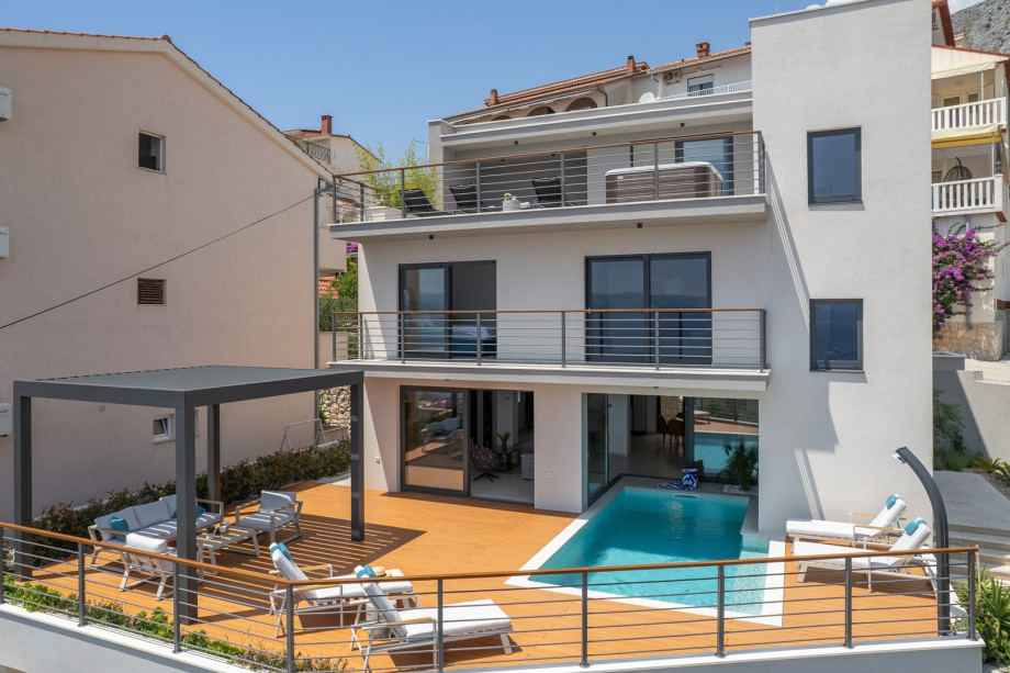 Seaview Villa Calma is offering very comfortable accommodation for 10 people in 5 en-suite bedrooms