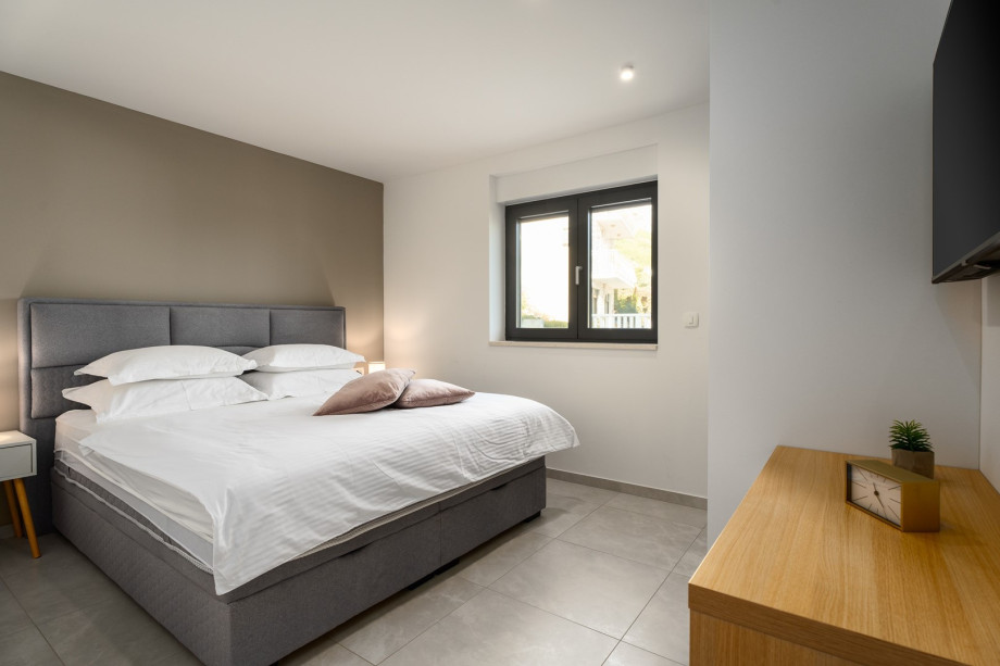 A Bedroom NO2 (16sqm) with king-size bed 180x200cm