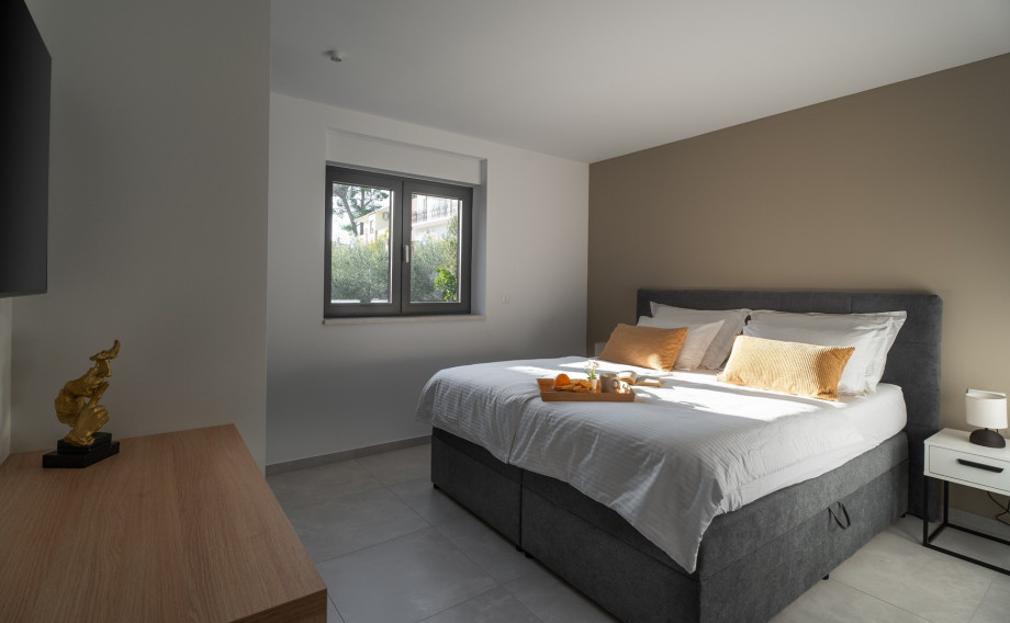 A Bedroom NO3 (16sqm) with king-size bed 180x200cm