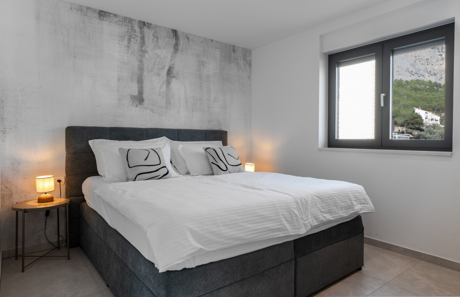 The bedroom No.4 with TV, air conditioning, private bathroom with shower and partial sea view