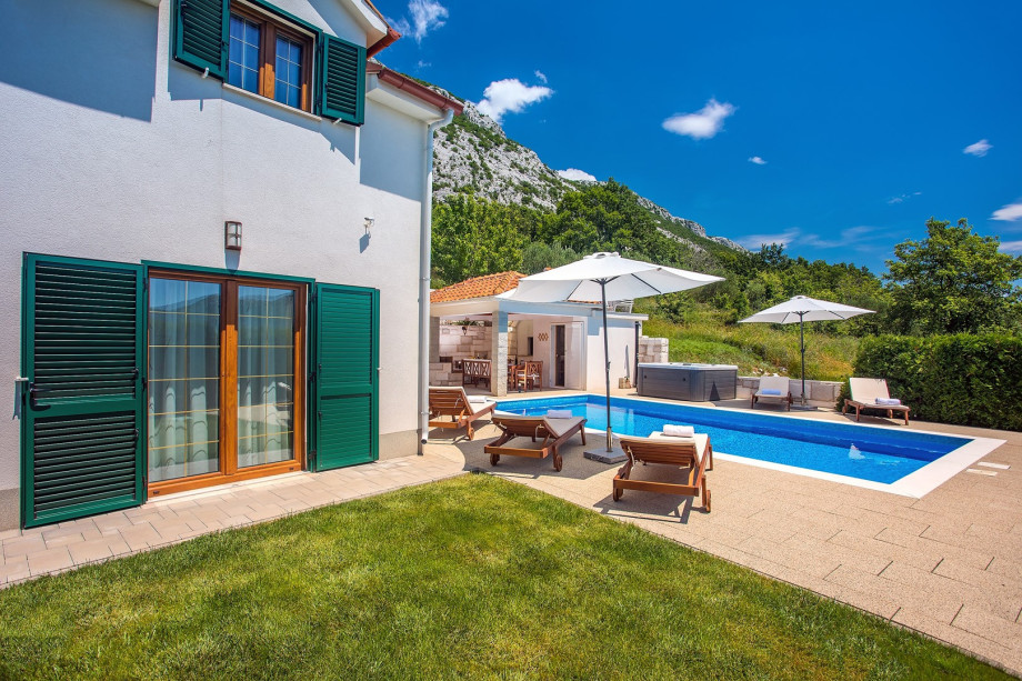 Spacious terrace with lounge and dining area