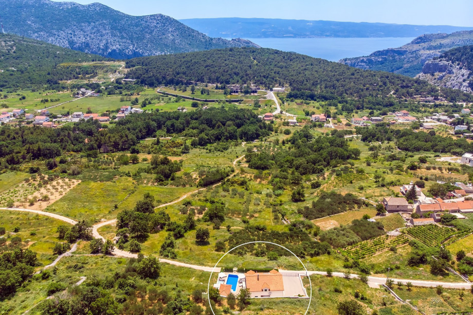 View on the villa and surrounding area.