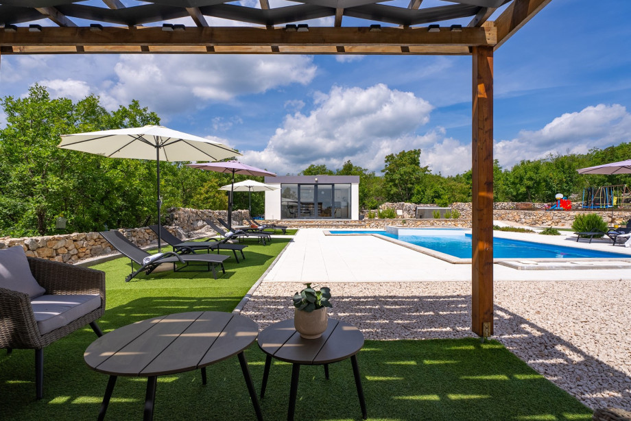 This newly built and very modern villa offers a perfect escape from the city to the rural and unspoiled environment