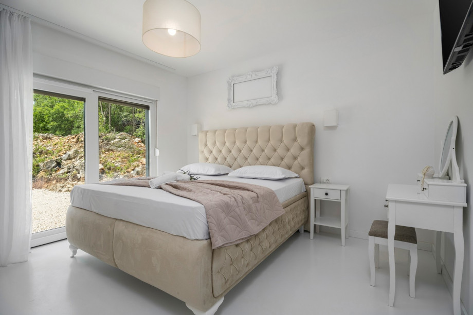 There is also a Bedroom NO1 with a king size bed 180cm x 200cm