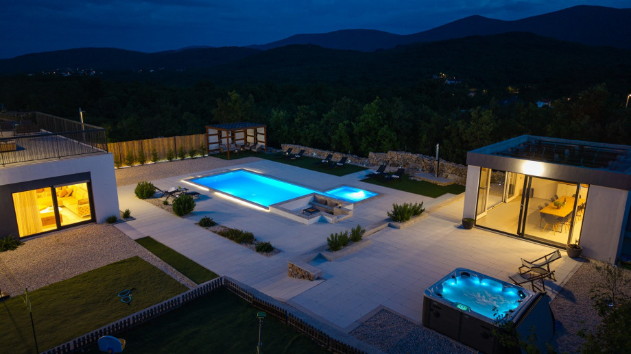 The neighborhood is very friendly and unspoiled