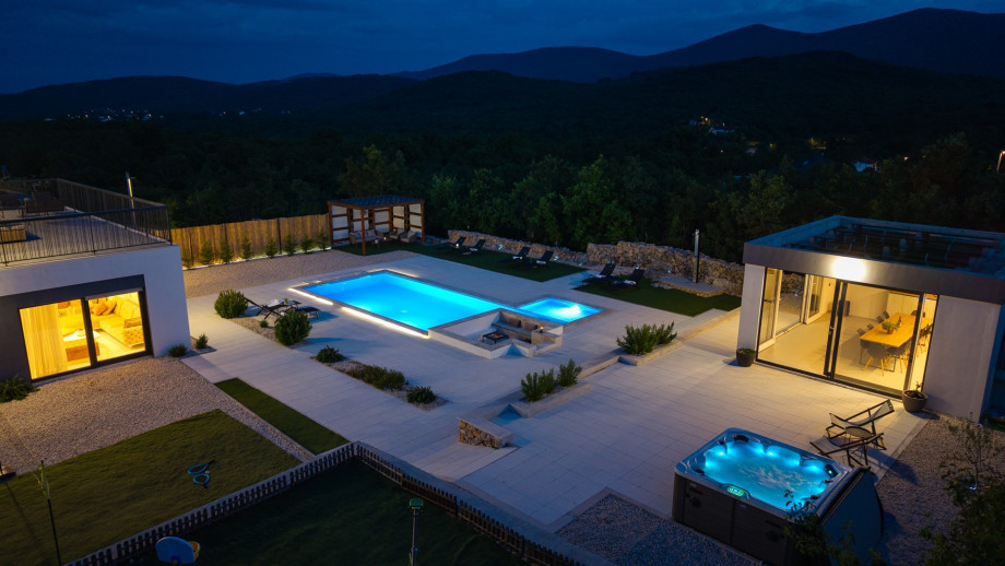 The neighborhood is very friendly and unspoiled