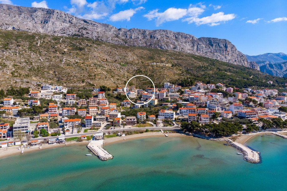 The famous town Split is only a half-hour drive (25km)