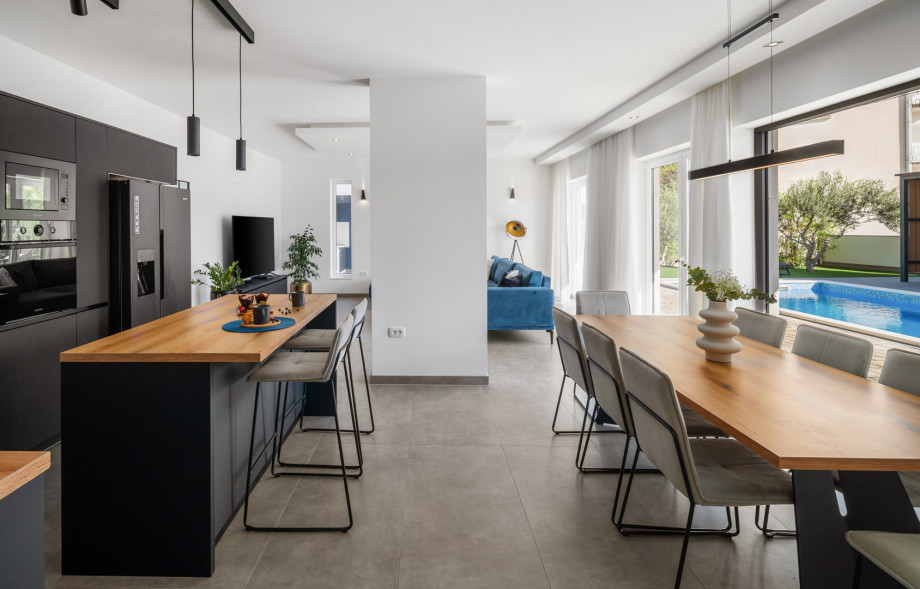 A fully equipped kitchen with all the amenities a modern guest needs