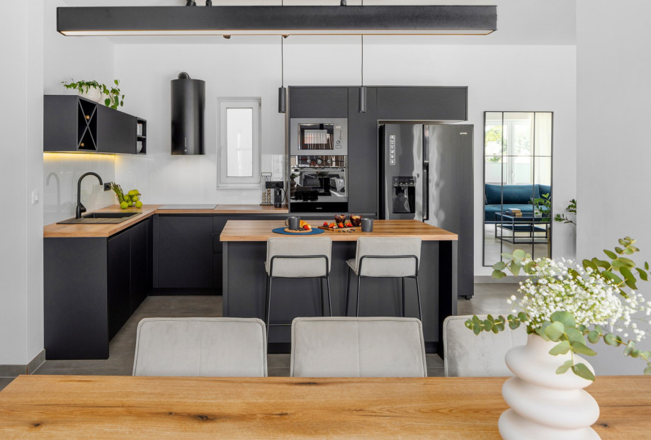 There is a separate toilet and another room with a washing machine and iron facilities