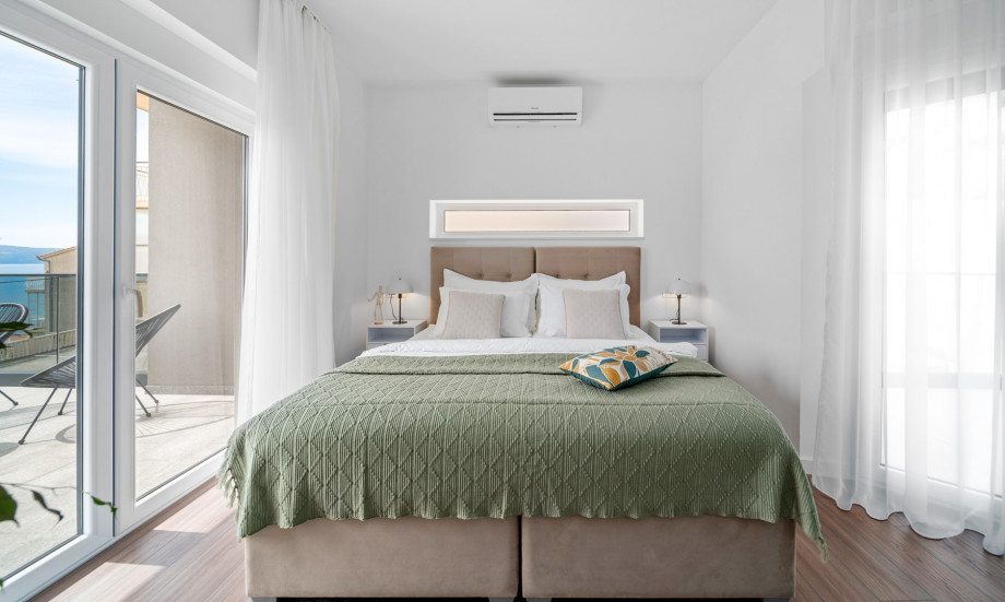 Bedroom No2 with a king size bed 180cm x 200cm (can separate into 2 single beds)