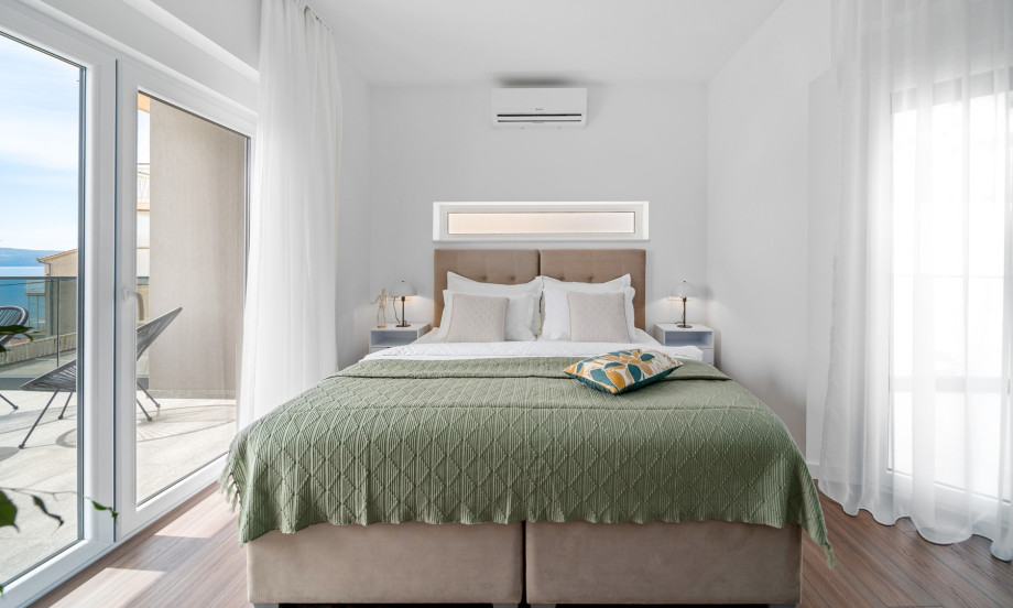 Bedroom No2 with a king size bed 180cm x 200cm (can separate into 2 single beds)