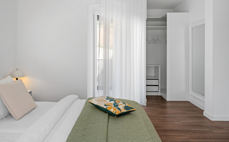 Additional balcony on the North side with views on the hills