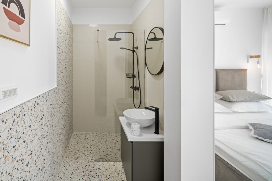 En-suite bathroom with a shower