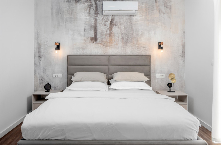 Bedroom No4 with a king size bed 180cm x 200cm