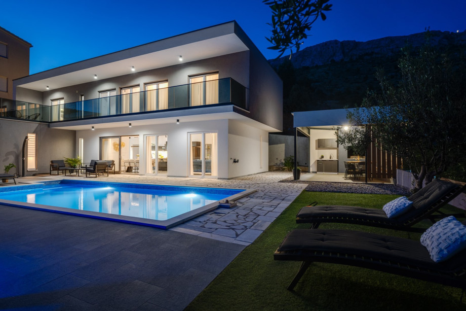 Villa Hill spreads over 220 sqm of living area fully air-conditioned with free WiFi