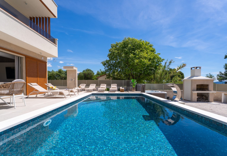 A private heated swimming pool is perfect for refreshing dips under the sun