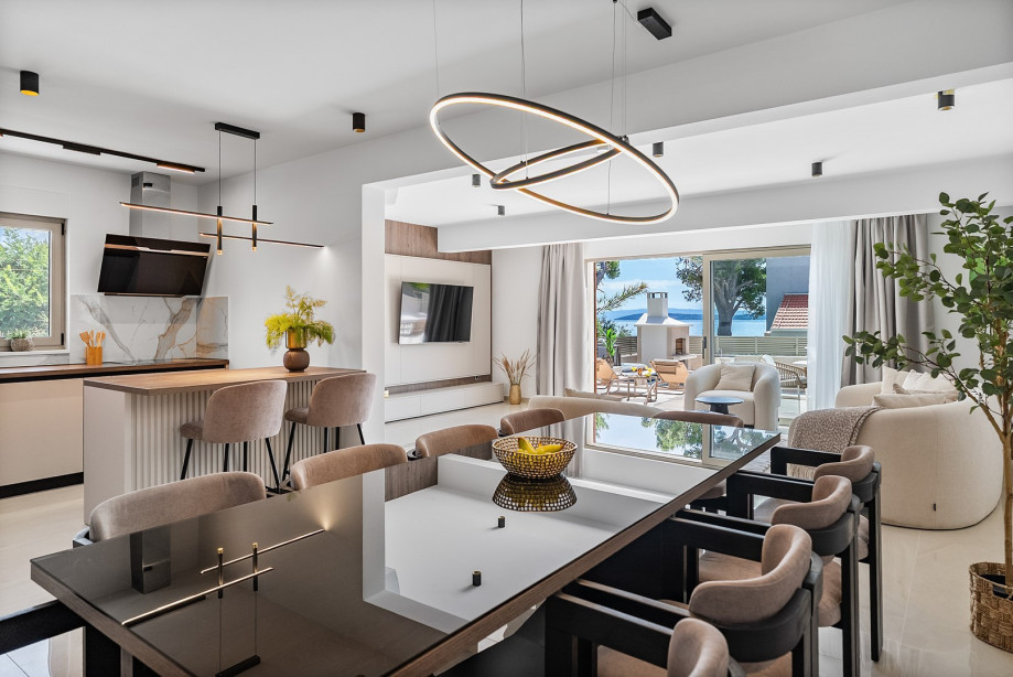 A fully equipped kitchen with all the amenities a modern guest needs