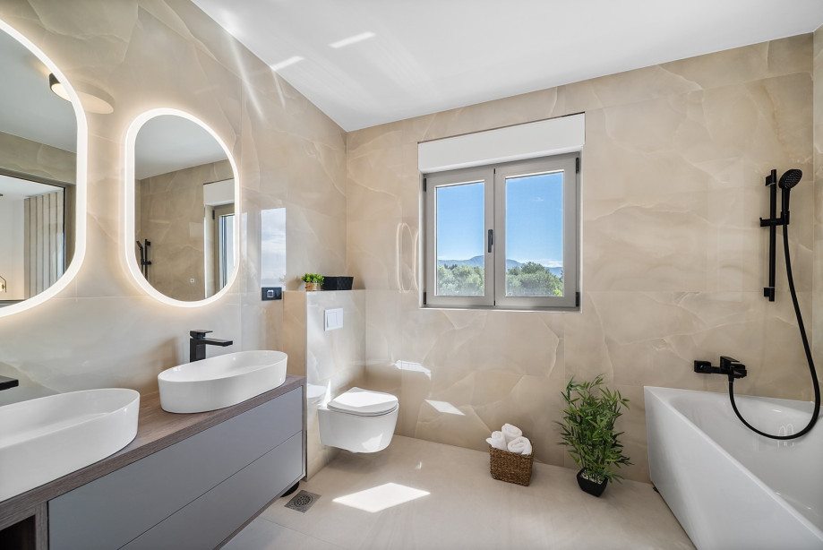 An en-suite bathroom with a shower and a bathtub