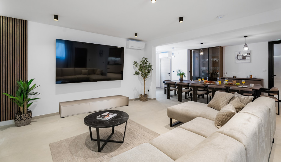 When it’s time for fun, challenge your friends to games on the PlayStation 5 in the dedicated entertainment zone