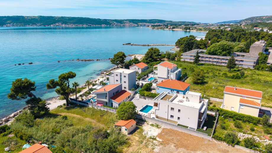 Villa San Pietro is fully air-conditioned and equipped with complimentary WiFi, ensuring a comfortable stay for all guests