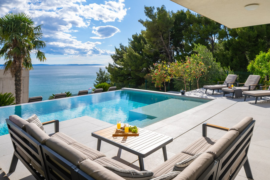 Breathtaking sea and island views, only 10km from the town Split