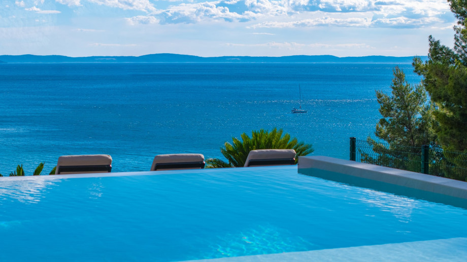 Outdoors offers a private and heated 38sqm infinity pool with a counter-current swimming program