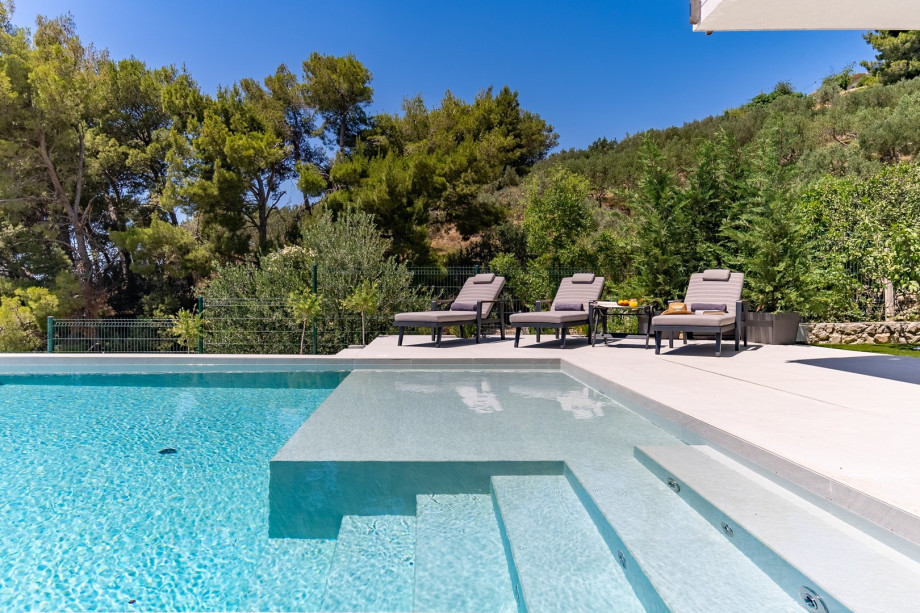 Outdoors offers a private and heated 38sqm infinity pool with a counter-current swimming program, and with a fully automated salt electrolysis system